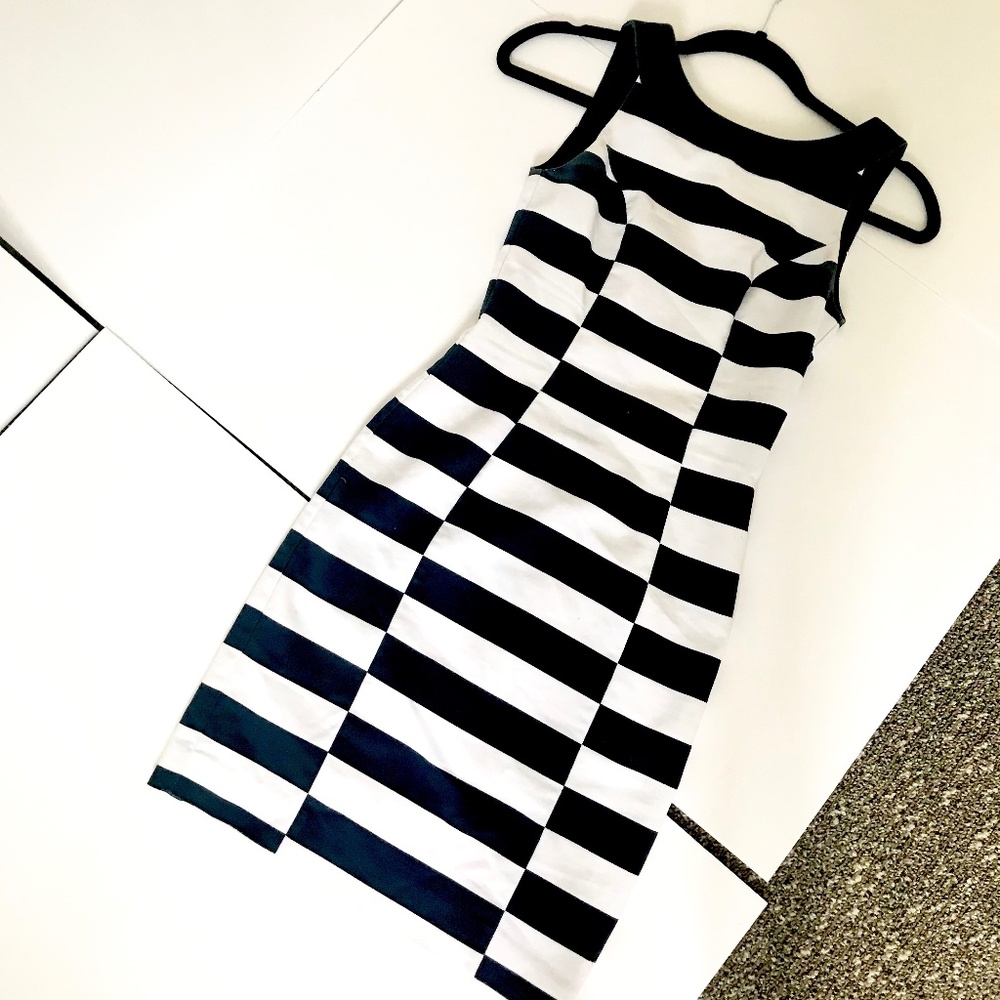 Navy and White color block hip hugging dress (2)